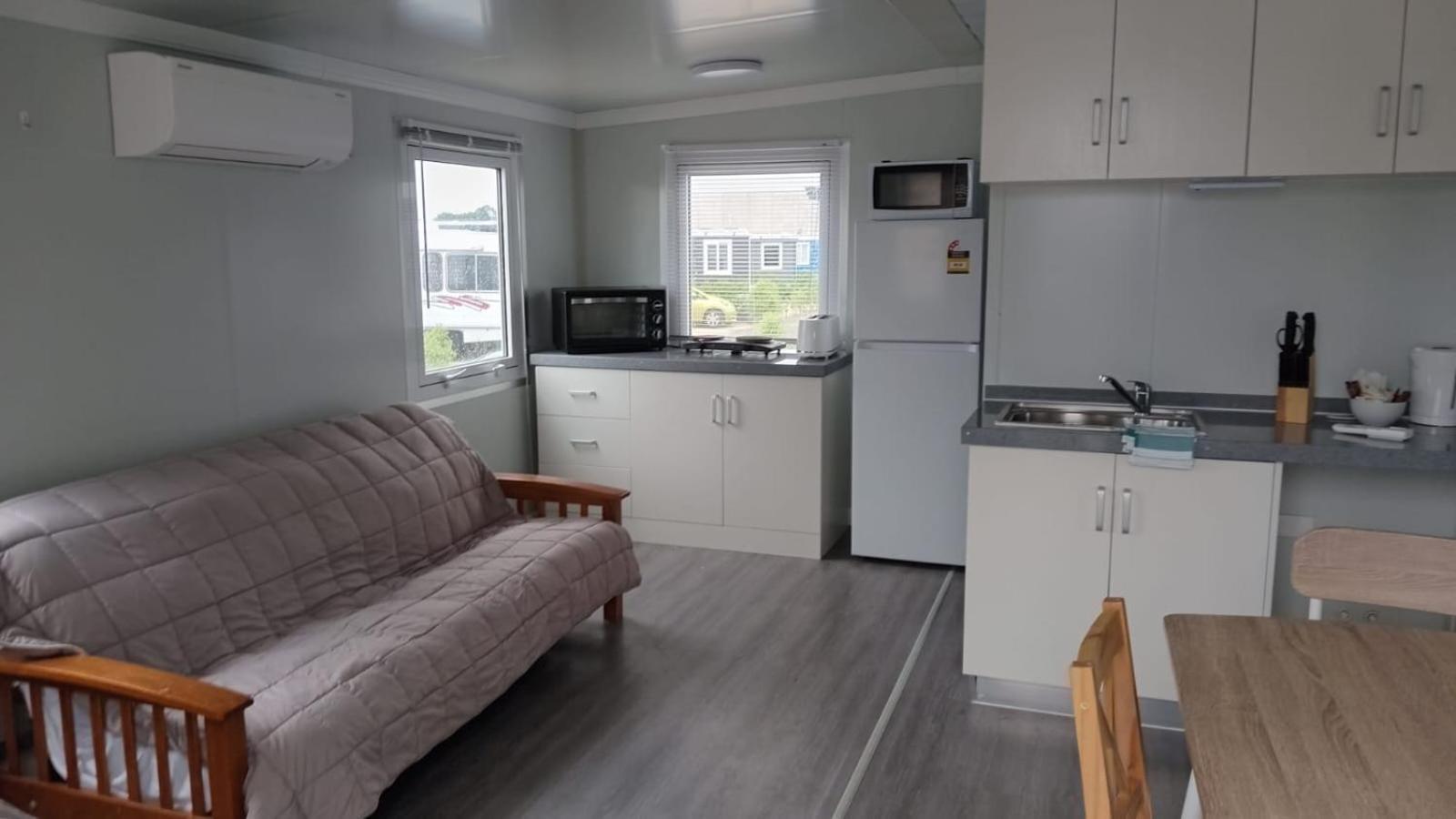 Queen Street Holiday Park Richmond Bagian luar foto